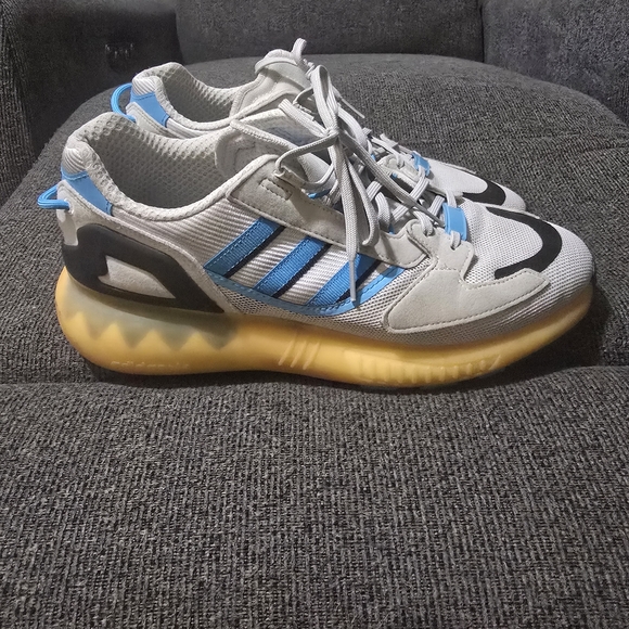 Athletic_Shoes
